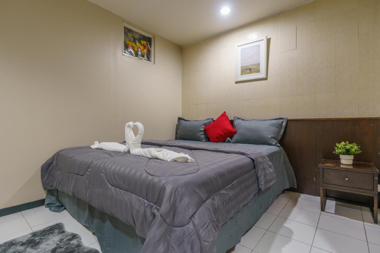 Cheqinn Bed Sukhumvit 4 Nana Plaza Bangkok Exterior photo