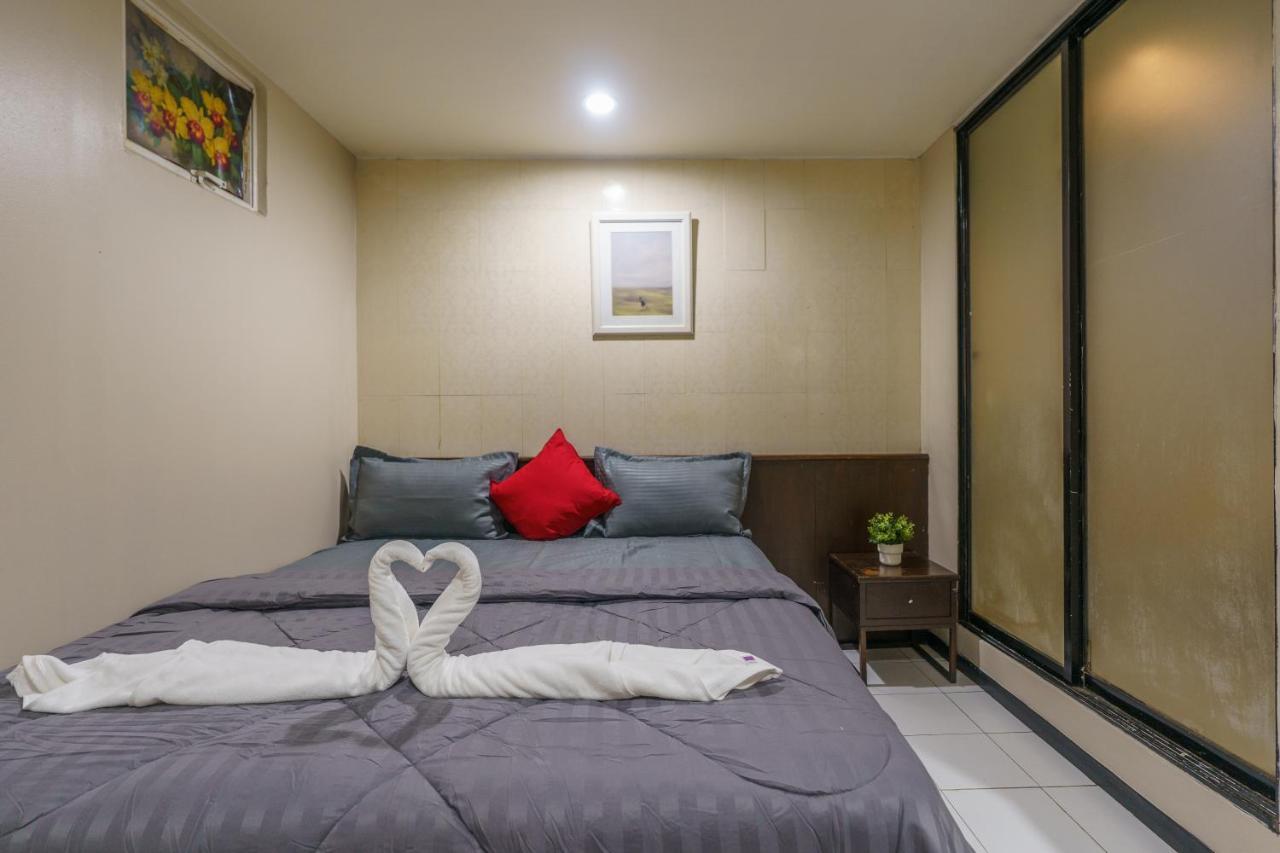 Cheqinn Bed Sukhumvit 4 Nana Plaza Bangkok Exterior photo