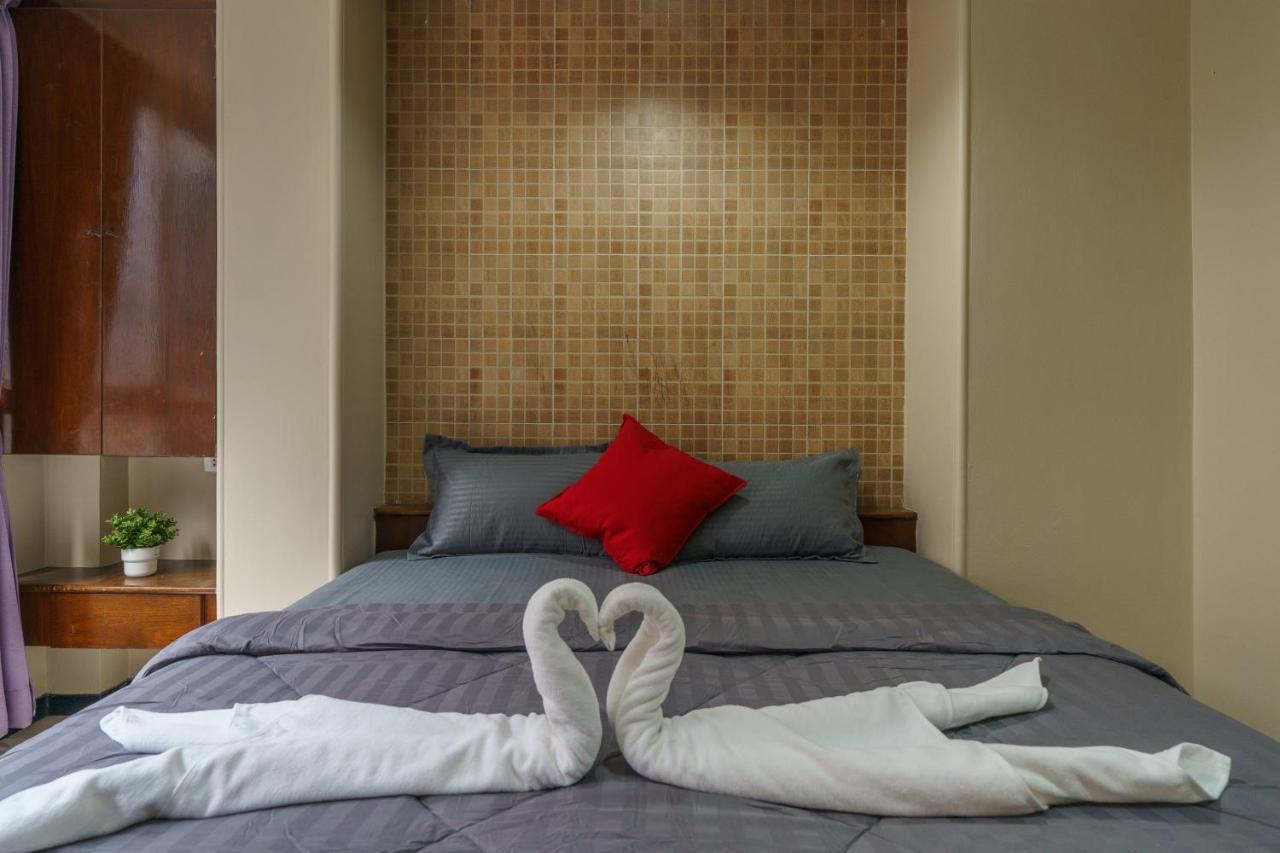 Cheqinn Bed Sukhumvit 4 Nana Plaza Bangkok Exterior photo