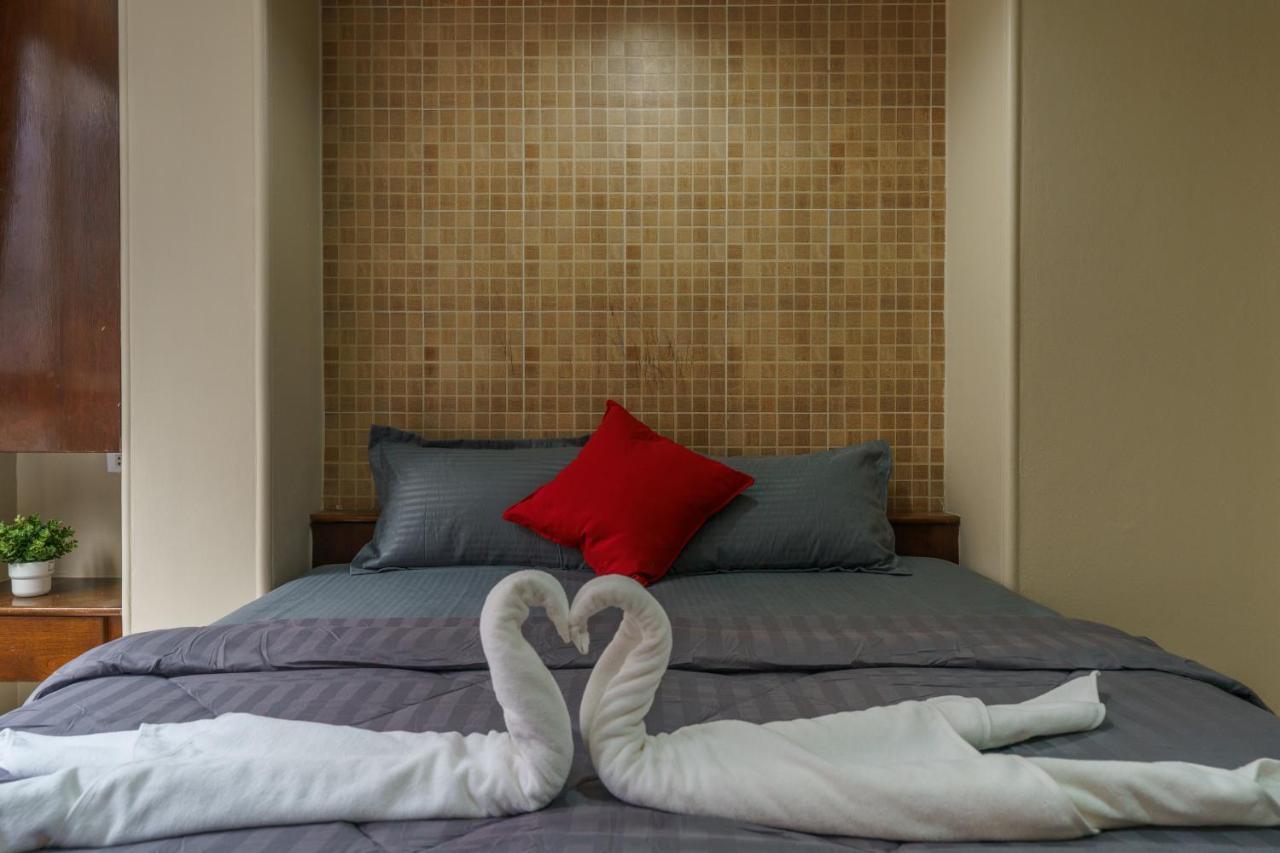 Cheqinn Bed Sukhumvit 4 Nana Plaza Bangkok Exterior photo