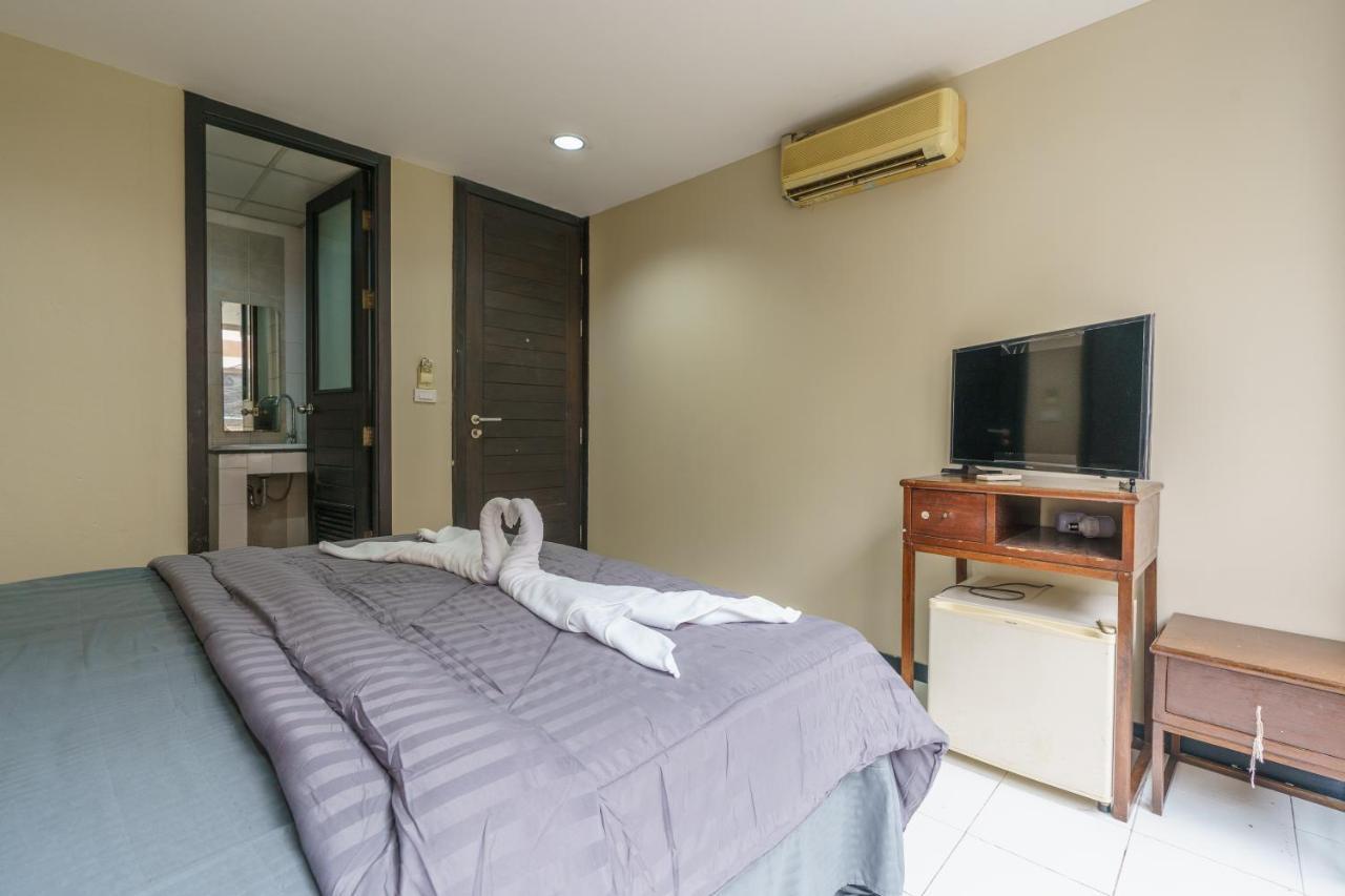 Cheqinn Bed Sukhumvit 4 Nana Plaza Bangkok Exterior photo