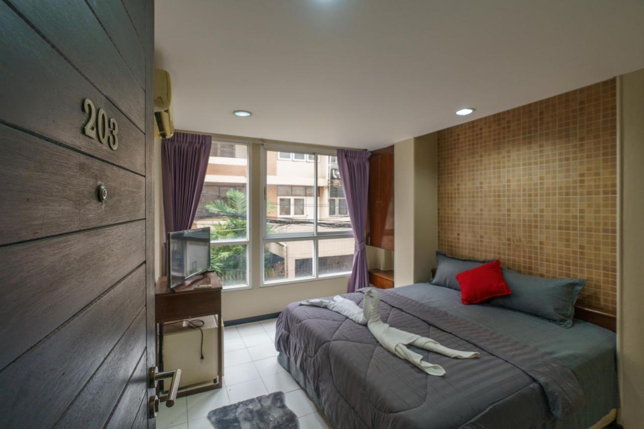 Cheqinn Bed Sukhumvit 4 Nana Plaza Bangkok Exterior photo