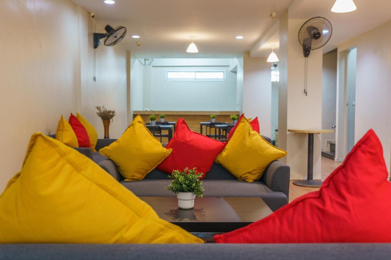 Cheqinn Bed Sukhumvit 4 Nana Plaza Bangkok Exterior photo